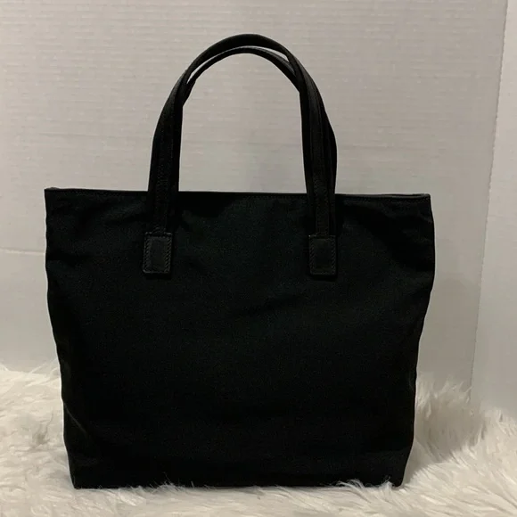 GUCCI  Black Hand Bag 2 zip Front Pockets Magnetic Top Closure - Picture 2 of 13